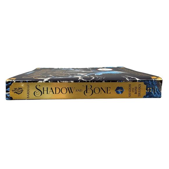 Shadow and Bone by Leigh Bardugo (Paperback) - Picture 4 of 8